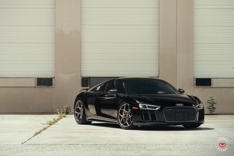  Audi R8 on Vossen Wheels (CG-205) 2016 года  (фото 1 из 16)